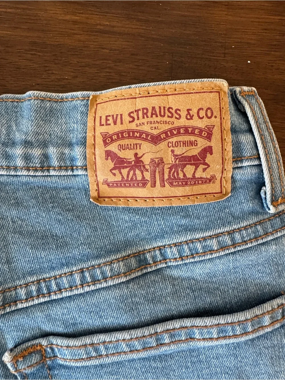 Levi's Women's High Waisted Long Mom Shorts 7.5 Inseam Light Wash Frayed Hem 26